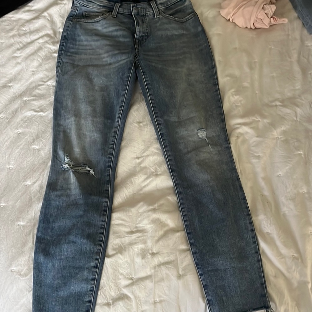 Lucky brand mid rise skinny jeans. Ava style size 2/26. Worn once